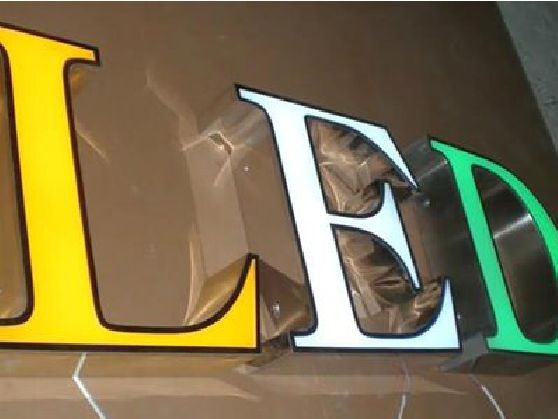 靖西介绍LED招牌的基础知识。